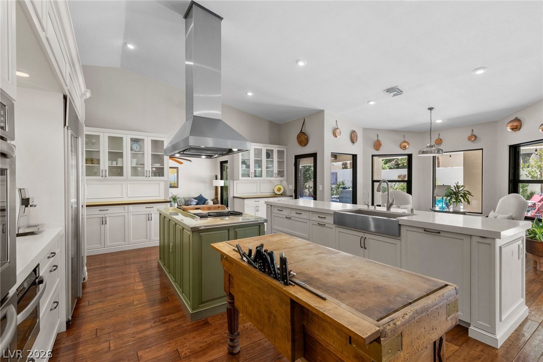 2222 Versailles Court