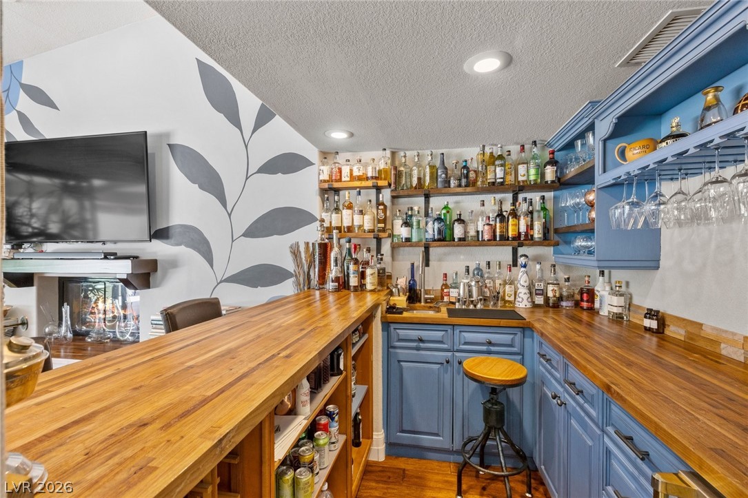 2222 Versailles Court