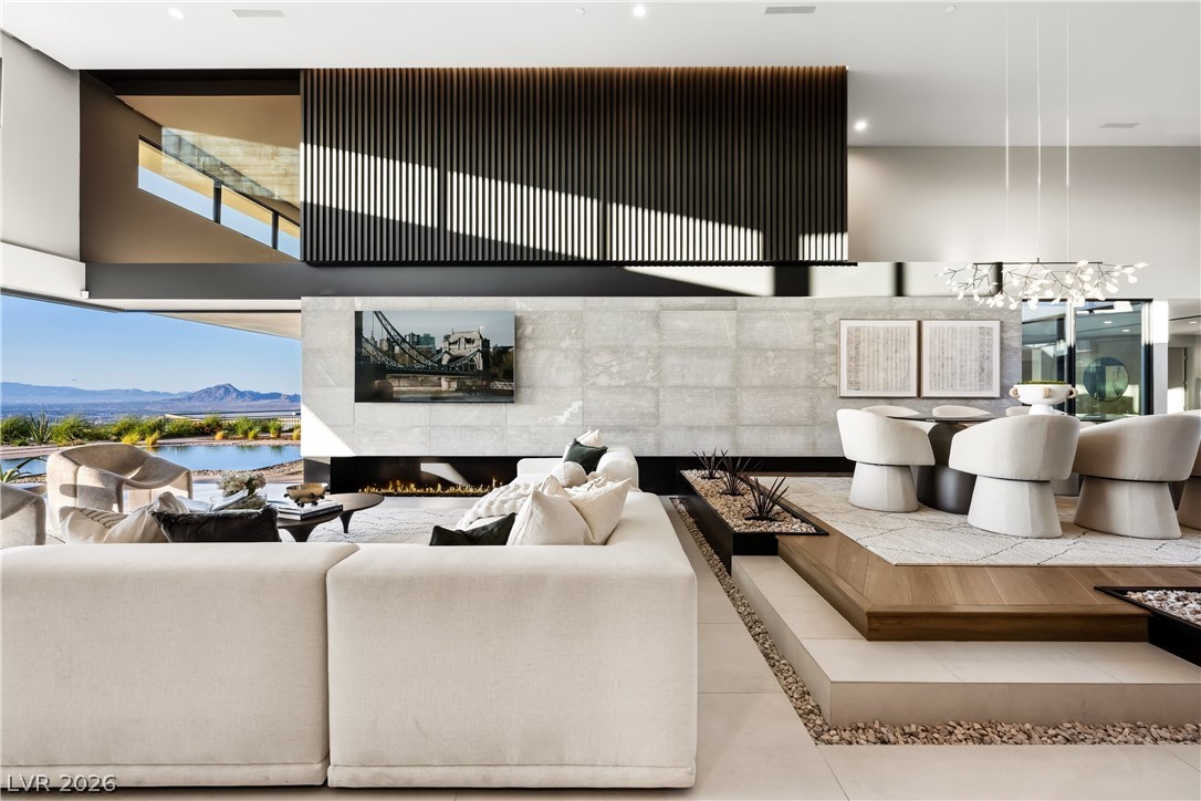 8 Chisel Crest Court