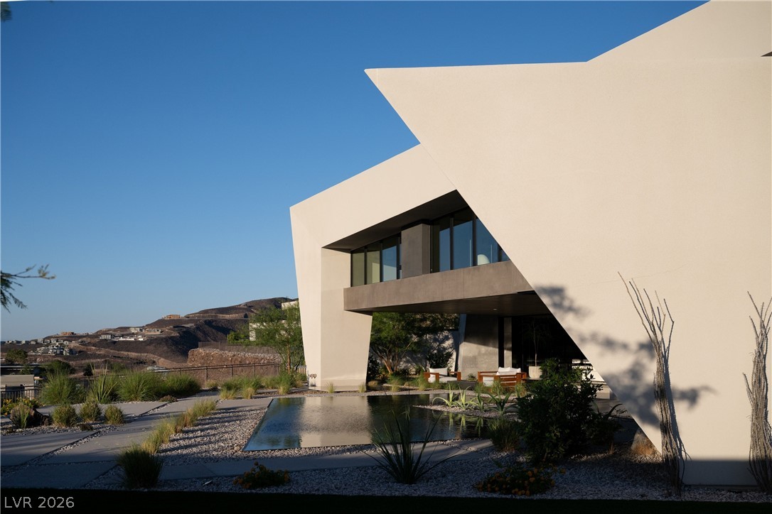 8 Chisel Crest Court