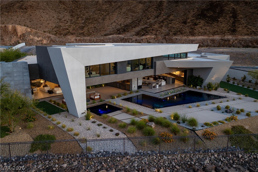 8 Chisel Crest Court
