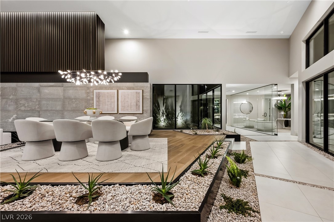 8 Chisel Crest Court