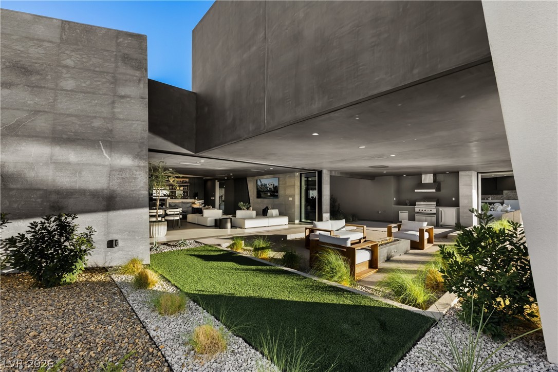 8 Chisel Crest Court