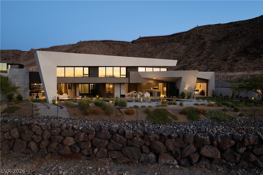 8 Chisel Crest Court