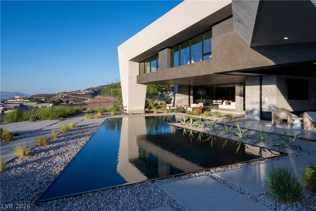 8 Chisel Crest Court