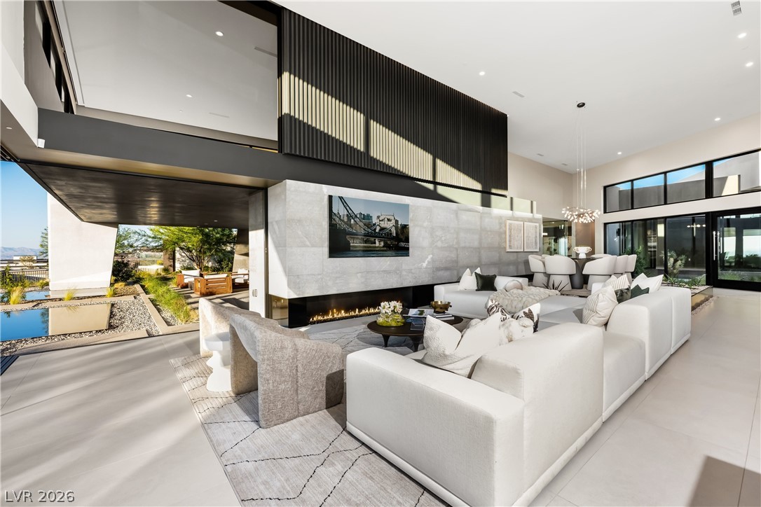 8 Chisel Crest Court