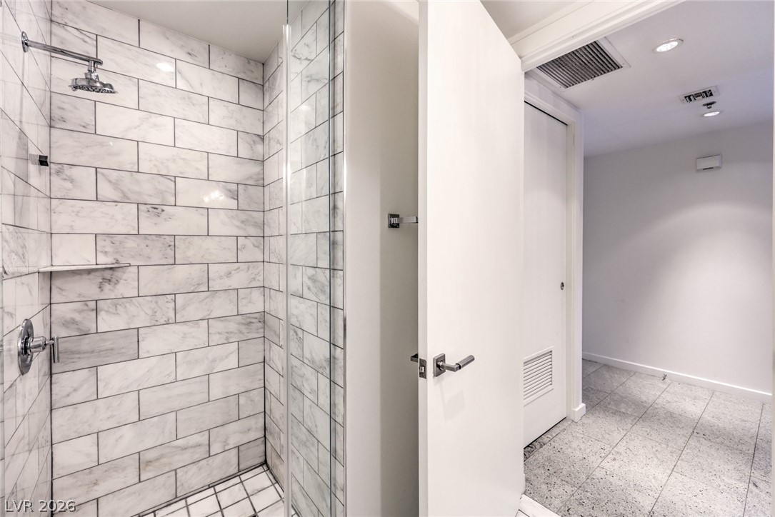 4471 Dean Martin Drive 307