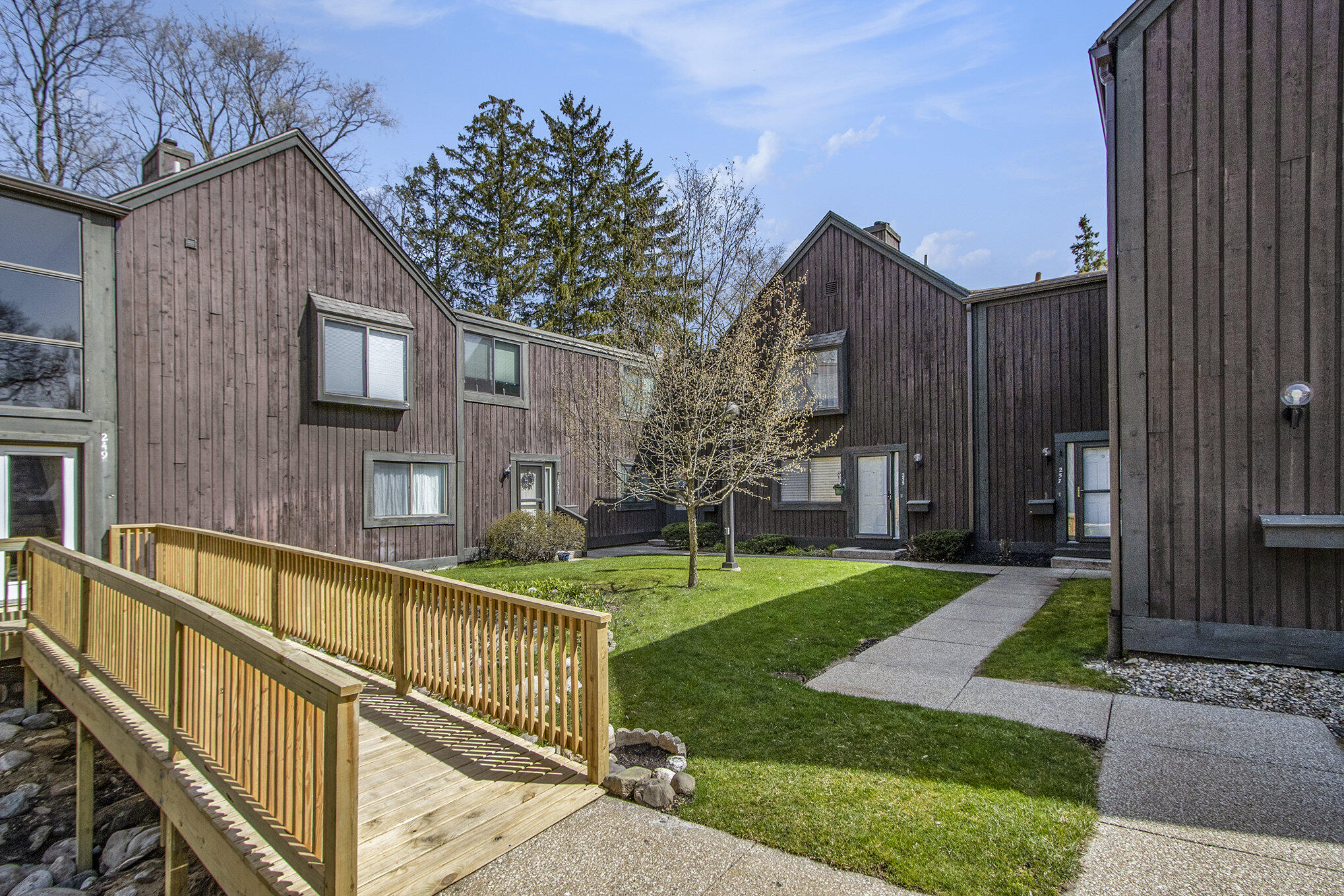 255 Ballantrae Court