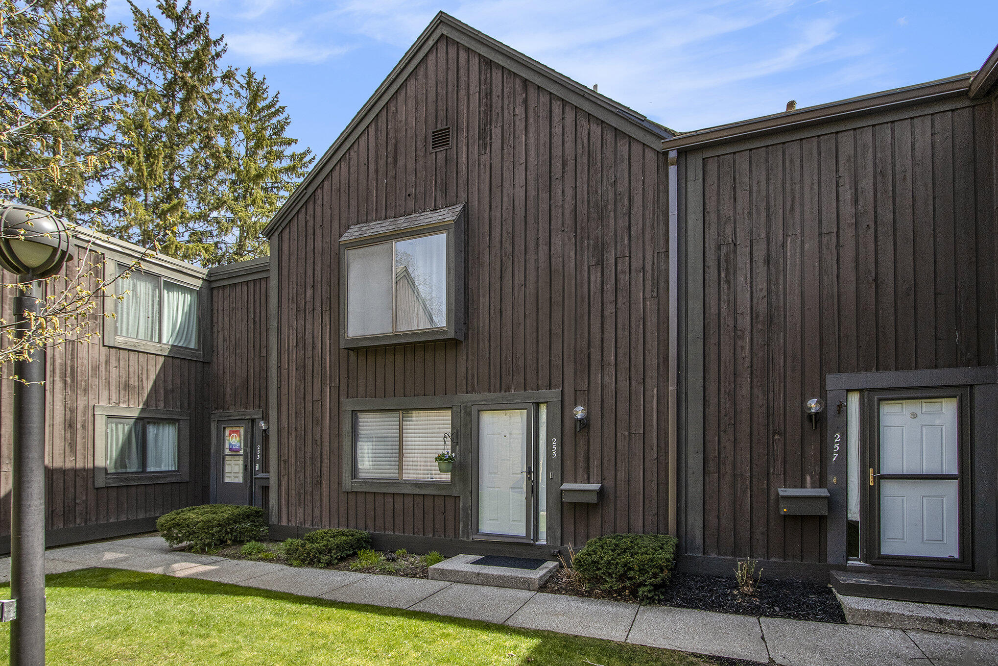 255 Ballantrae Court