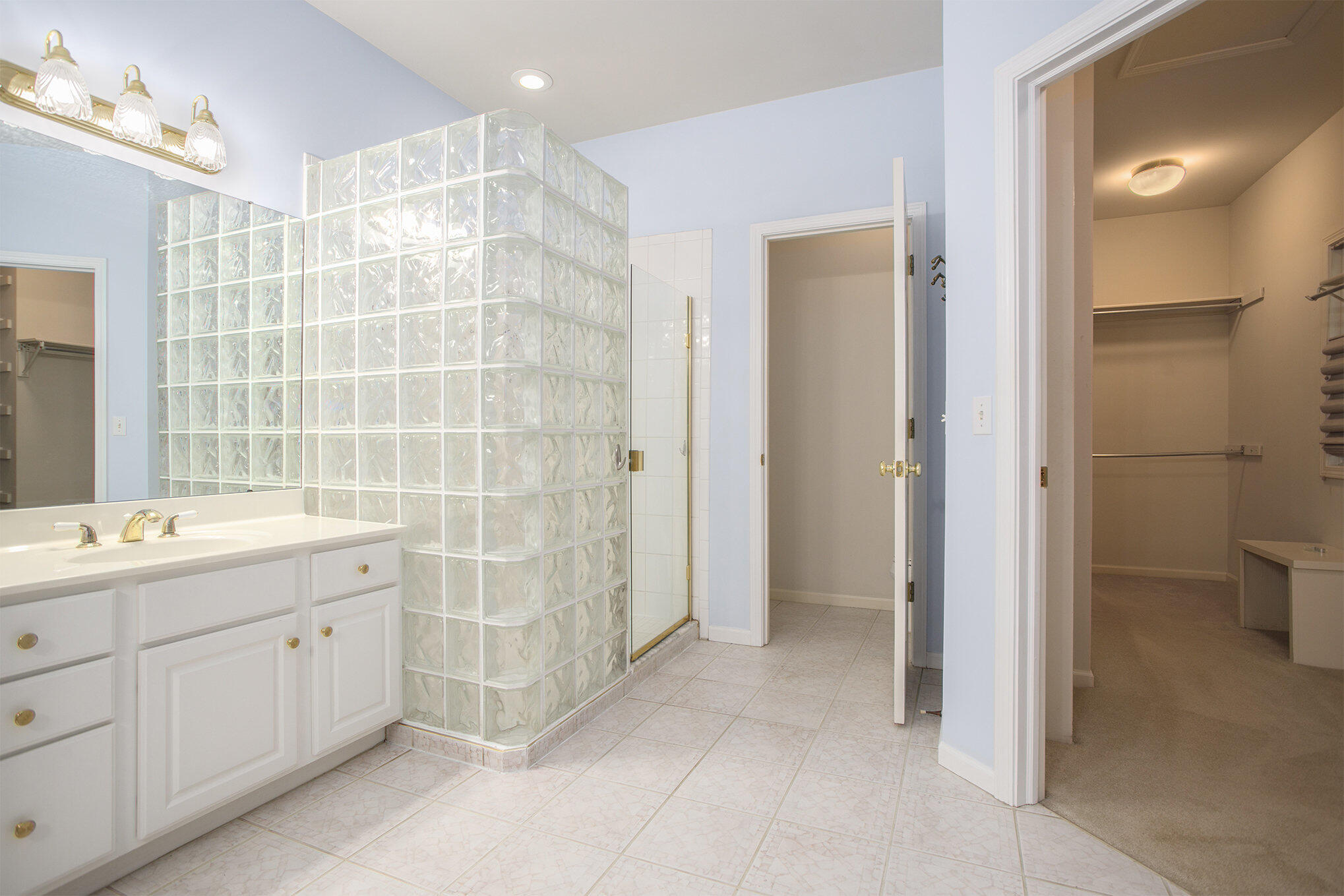 7151 Lakeridge Place