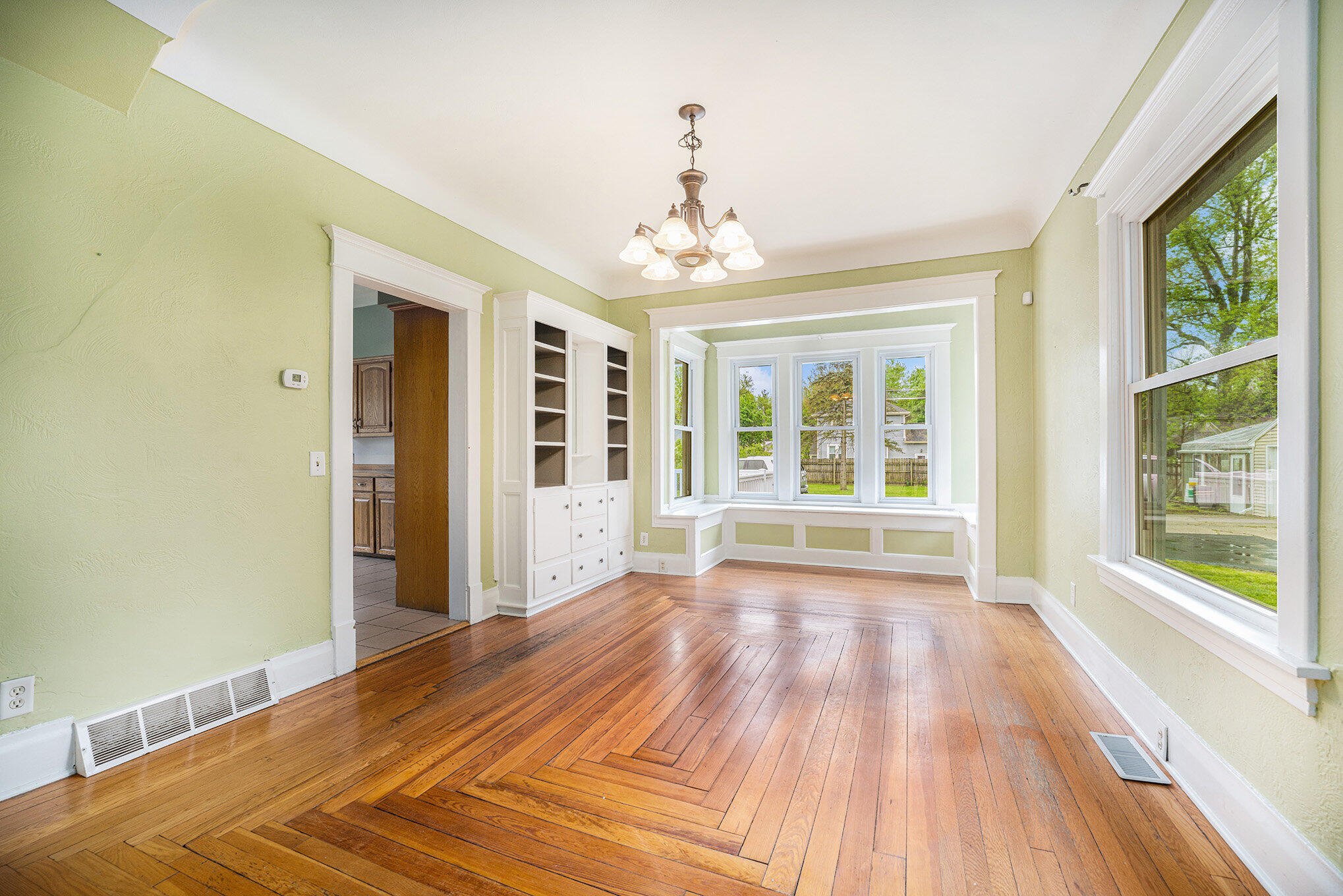 5788 Comstock Avenue