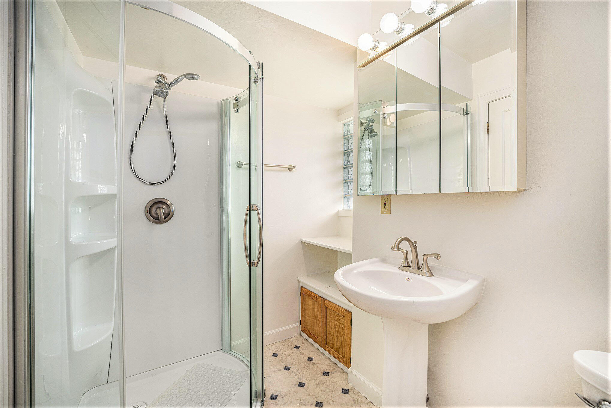 5788 Comstock Avenue