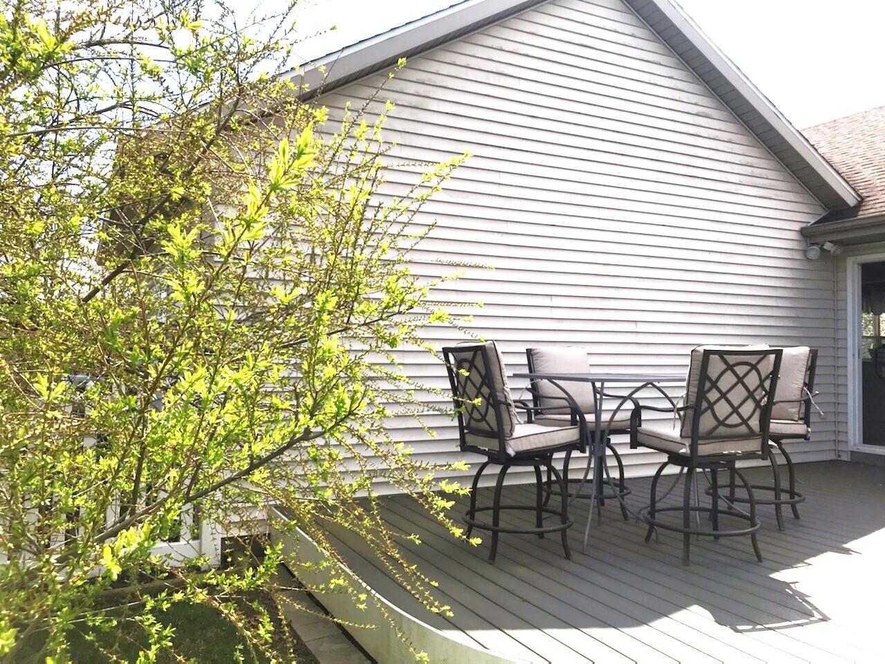 5883 Thistlewood Avenue