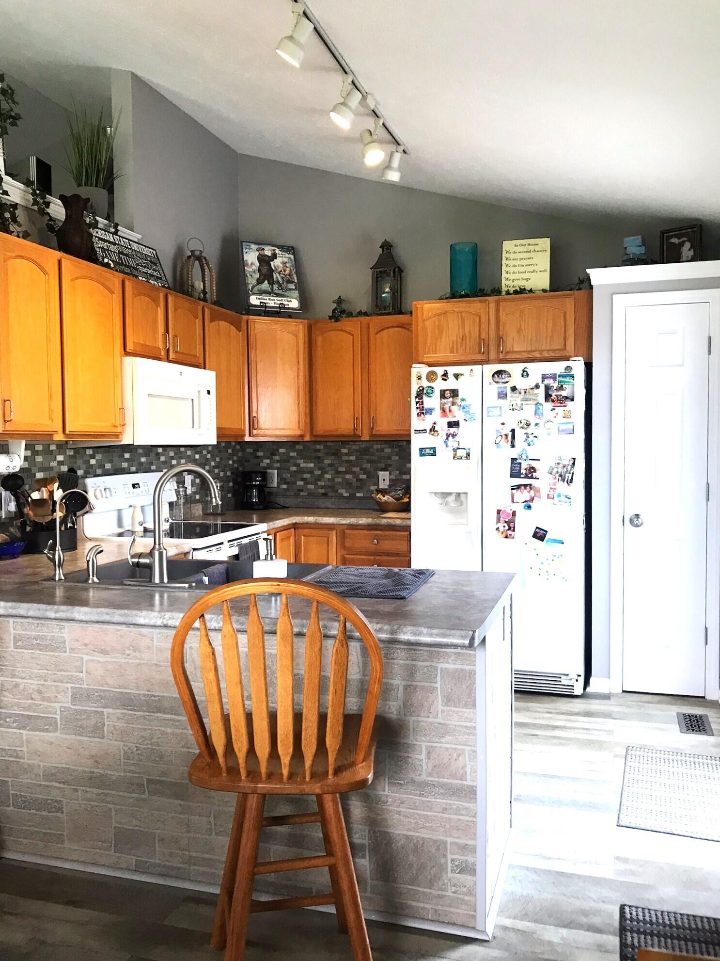 5883 Thistlewood Avenue