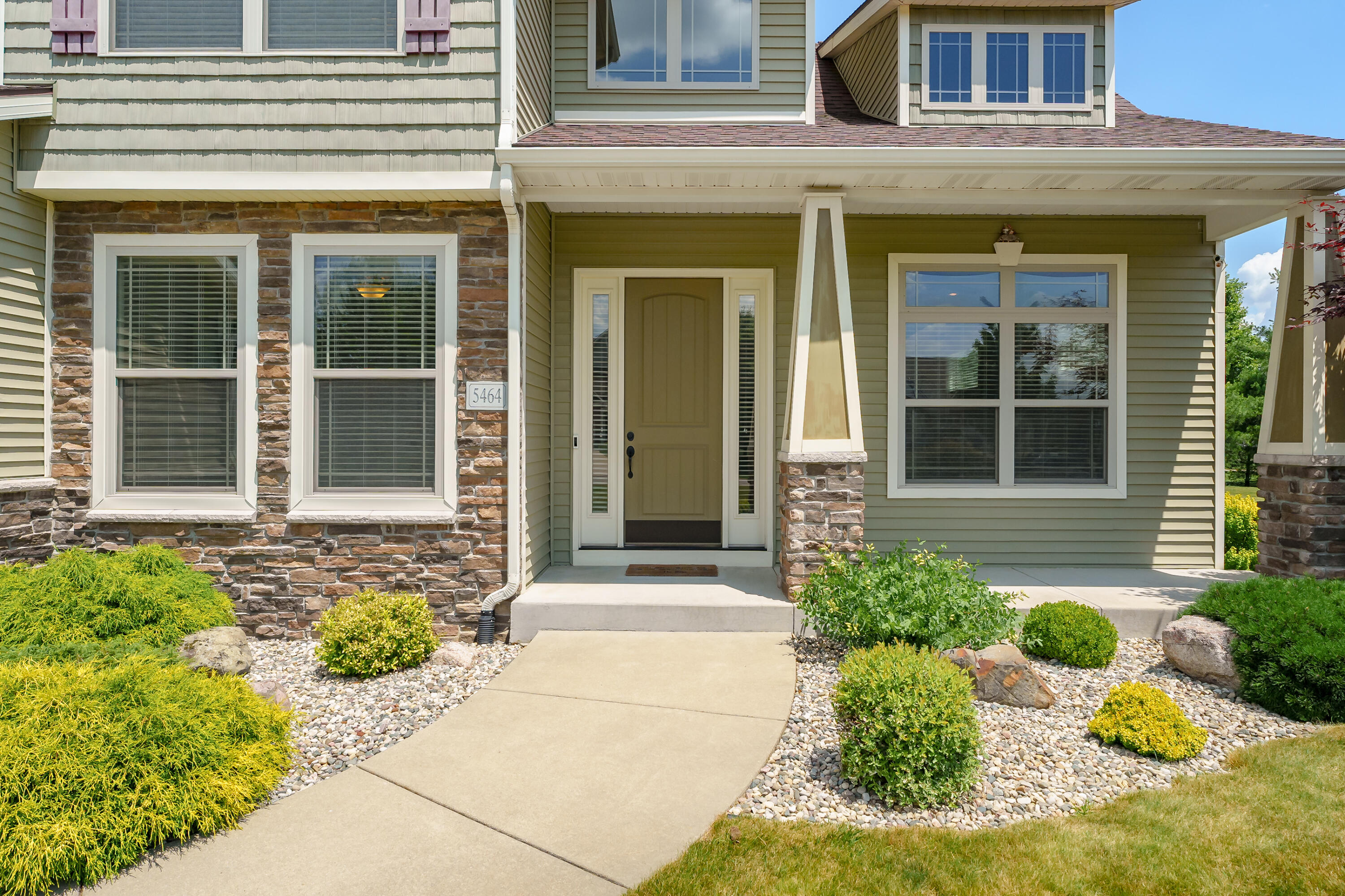 5464 Cypress Bay Drive