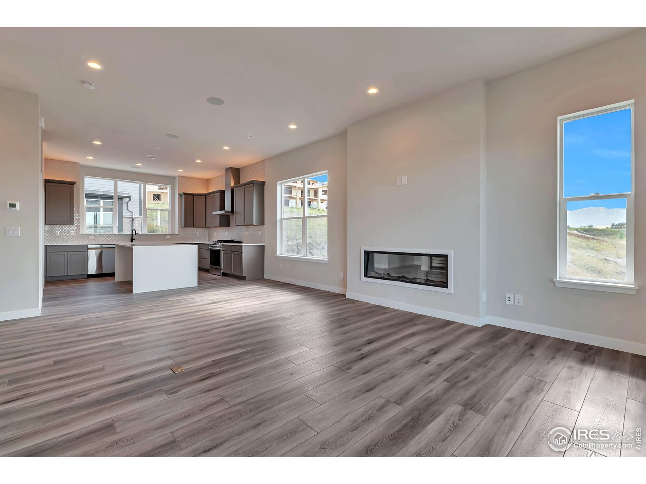 348 Promenade Dr