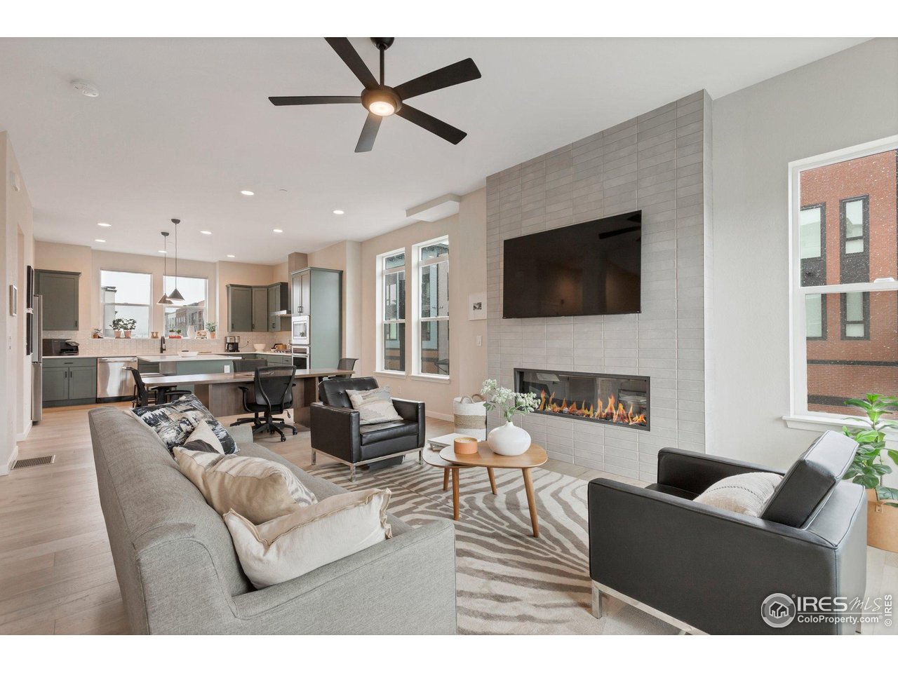 352 Superior Dr
