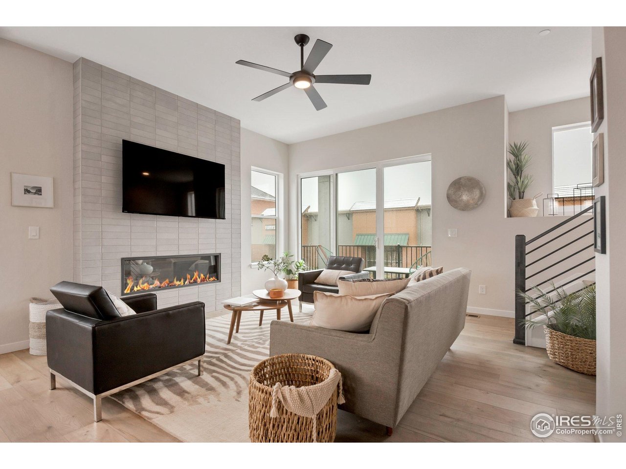 352 Superior Dr