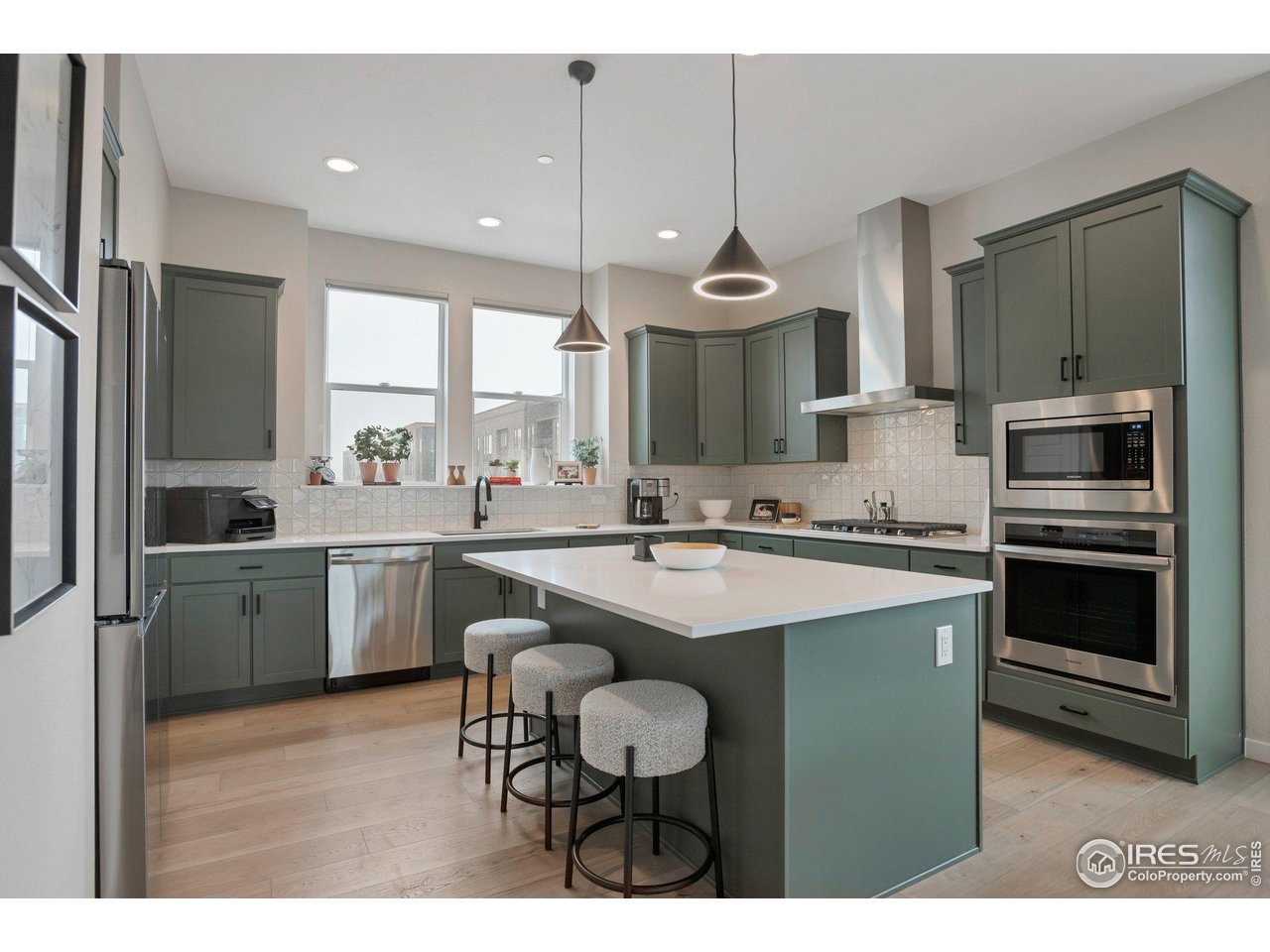 352 Superior Dr