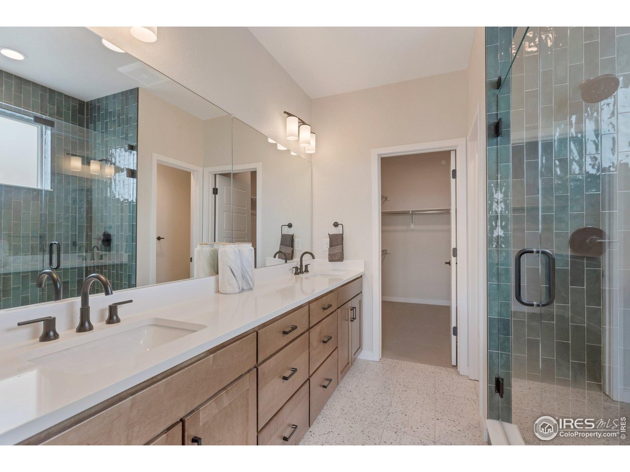 352 Superior Dr