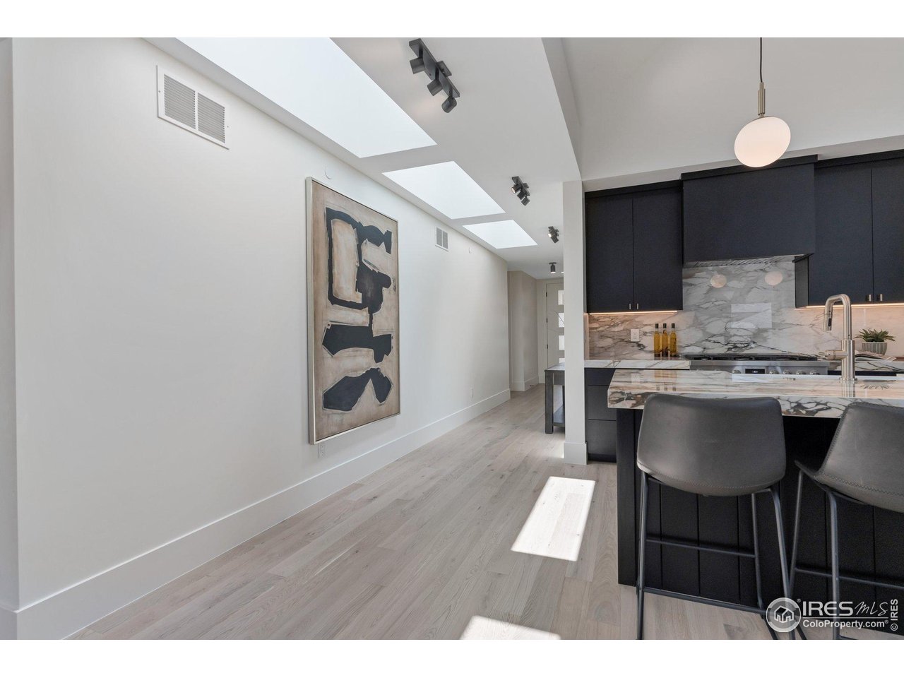 306 S 3rd Ave