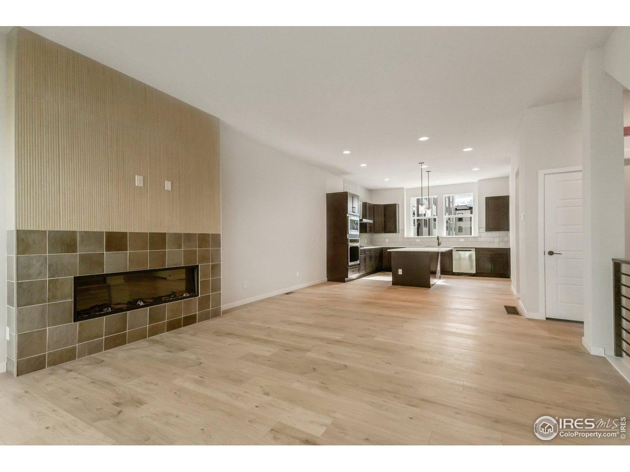 362 Promenade Dr