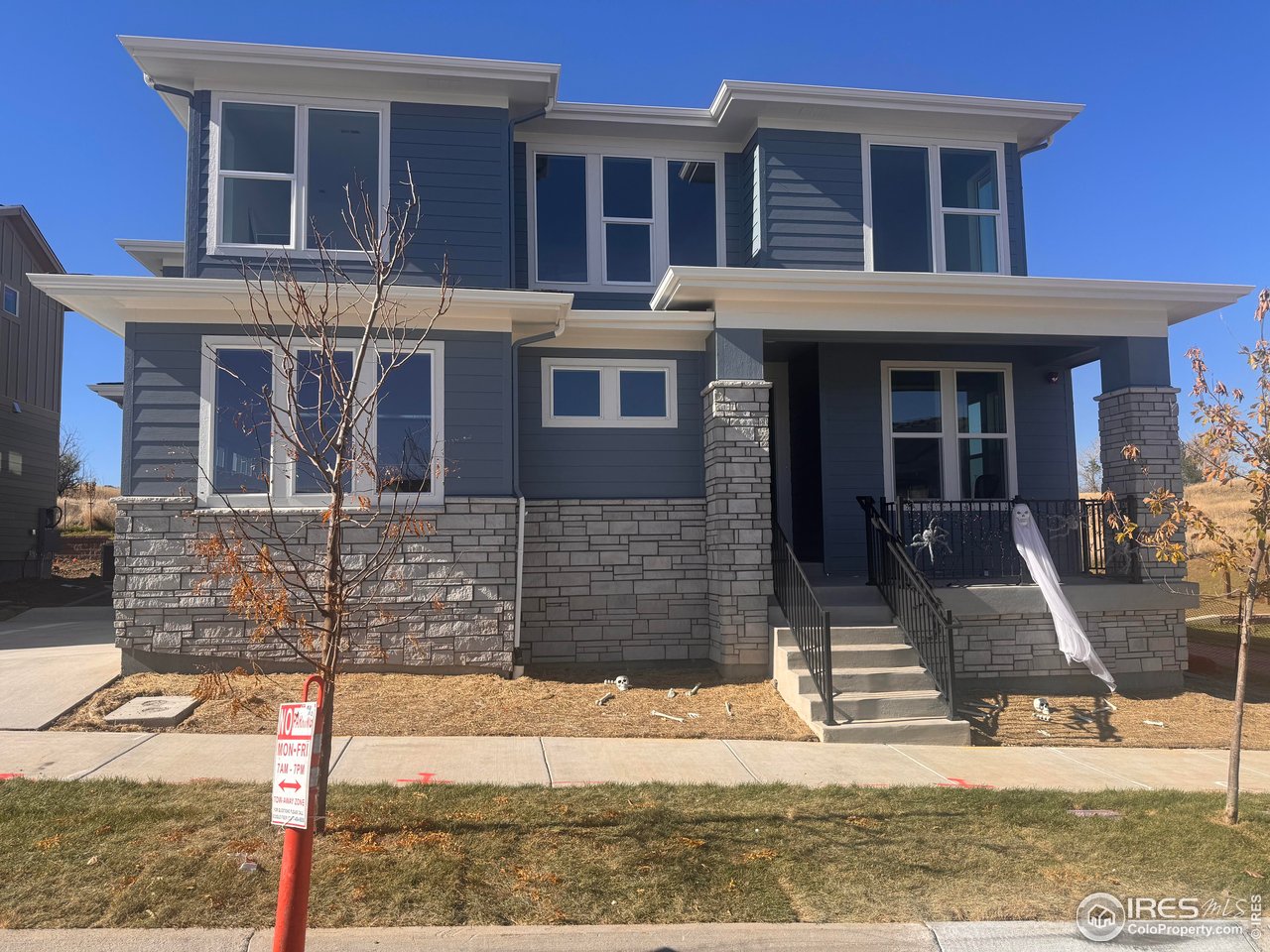 562 Central Park Cir