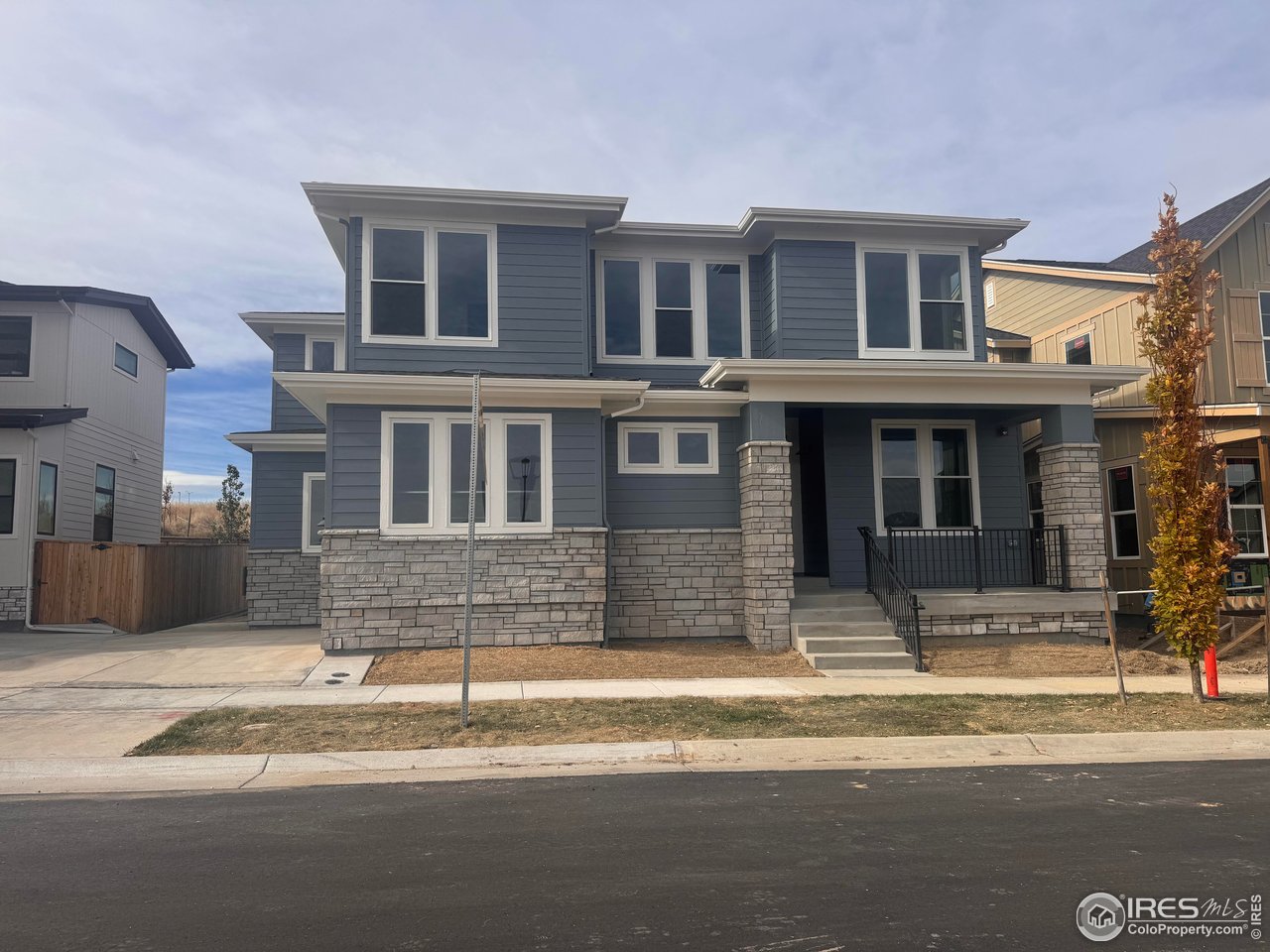 582 Central Park Cir