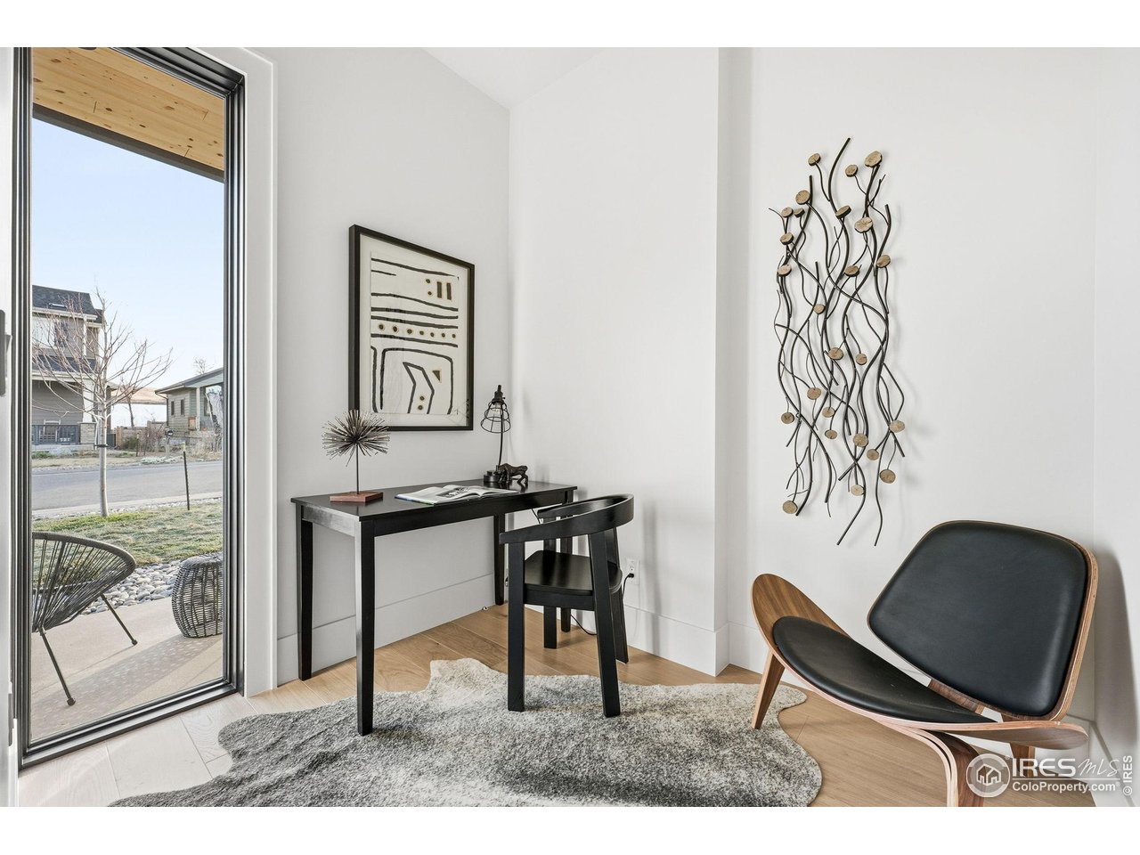 205 W William St
