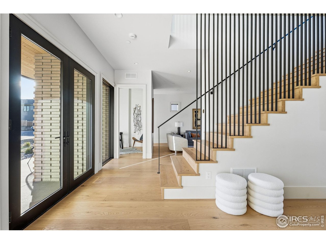 205 W William St