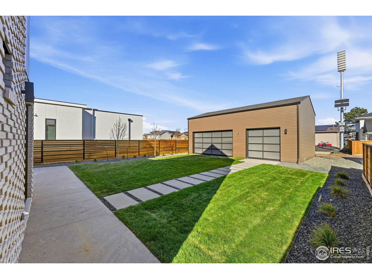 205 W William St