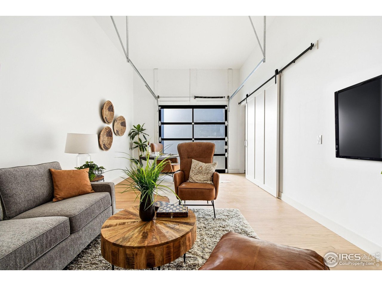 205 W William St