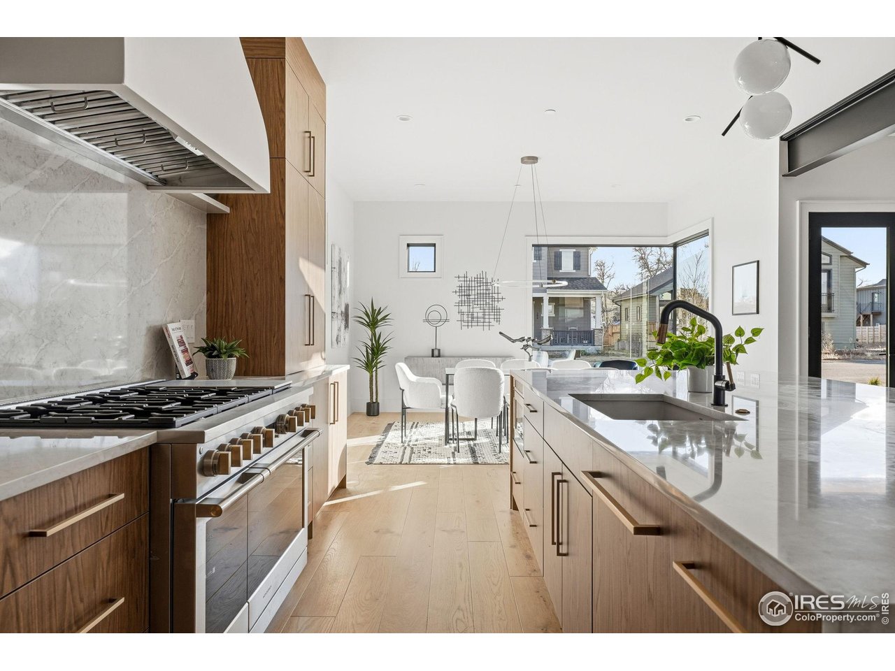 205 W William St
