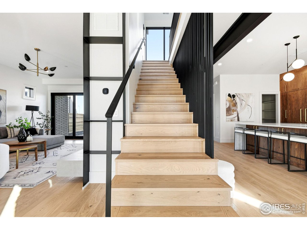 205 W William St