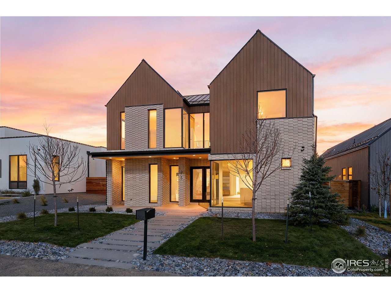 205 W William St