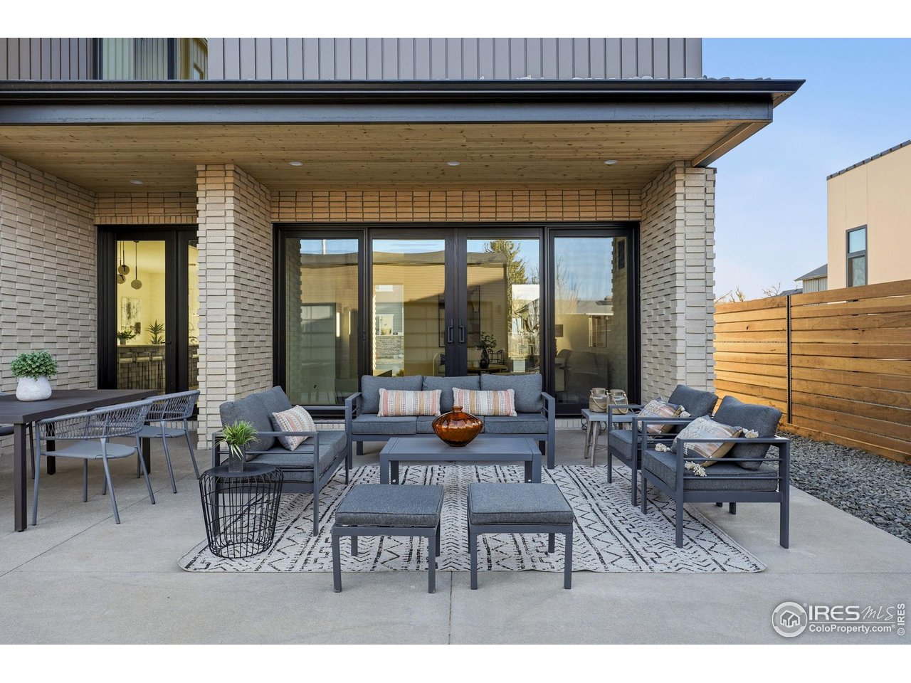 205 W William St