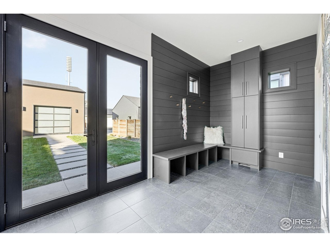 205 W William St