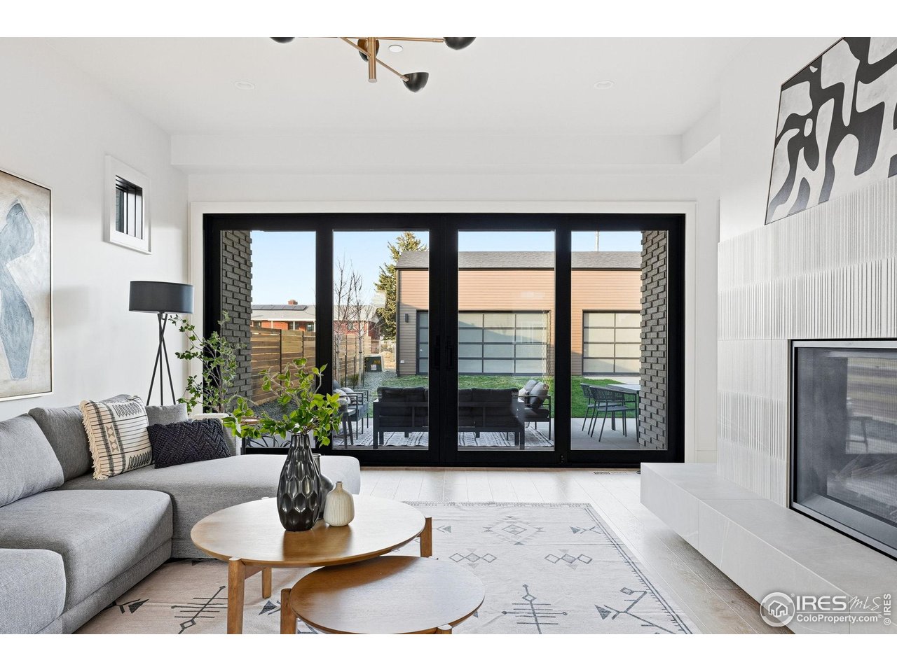 205 W William St