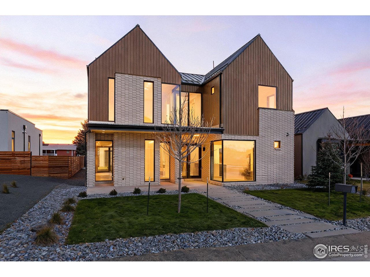 205 W William St