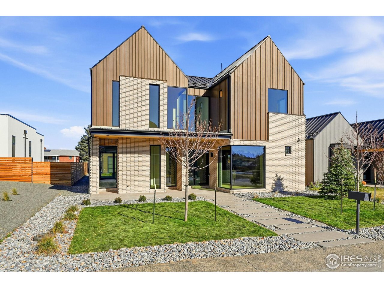 205 W William St