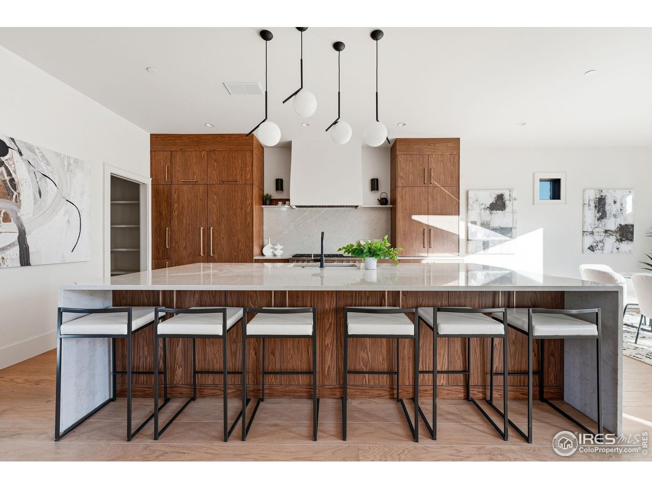 205 W William St