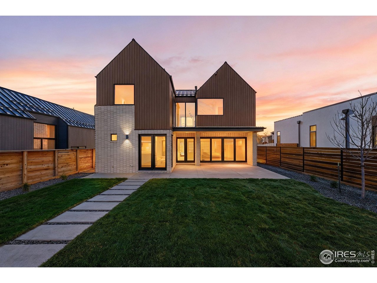 205 W William St