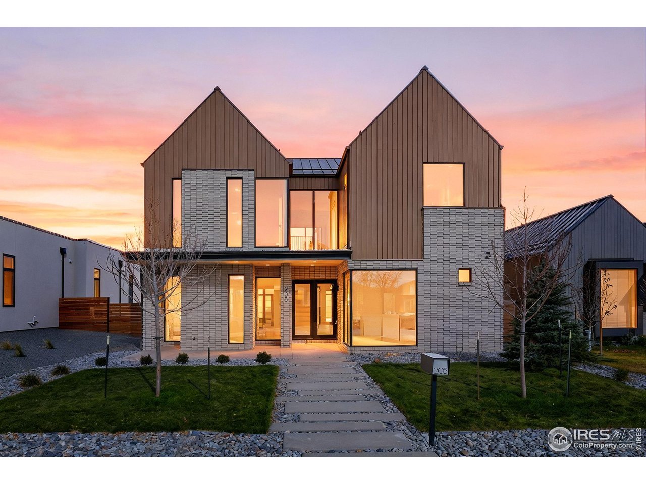 205 W William St