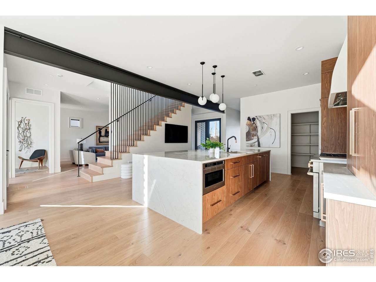 205 W William St