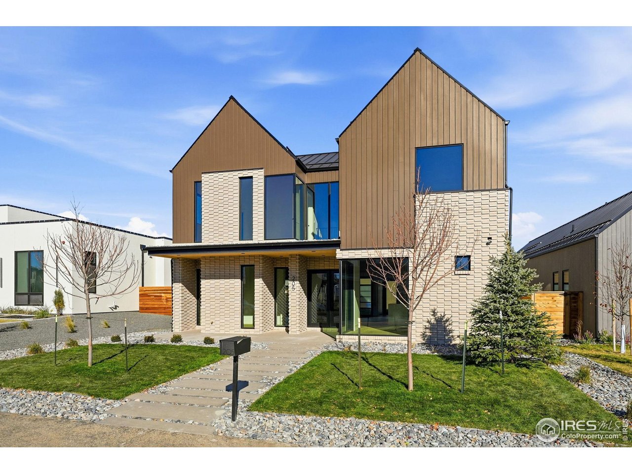 205 W William St