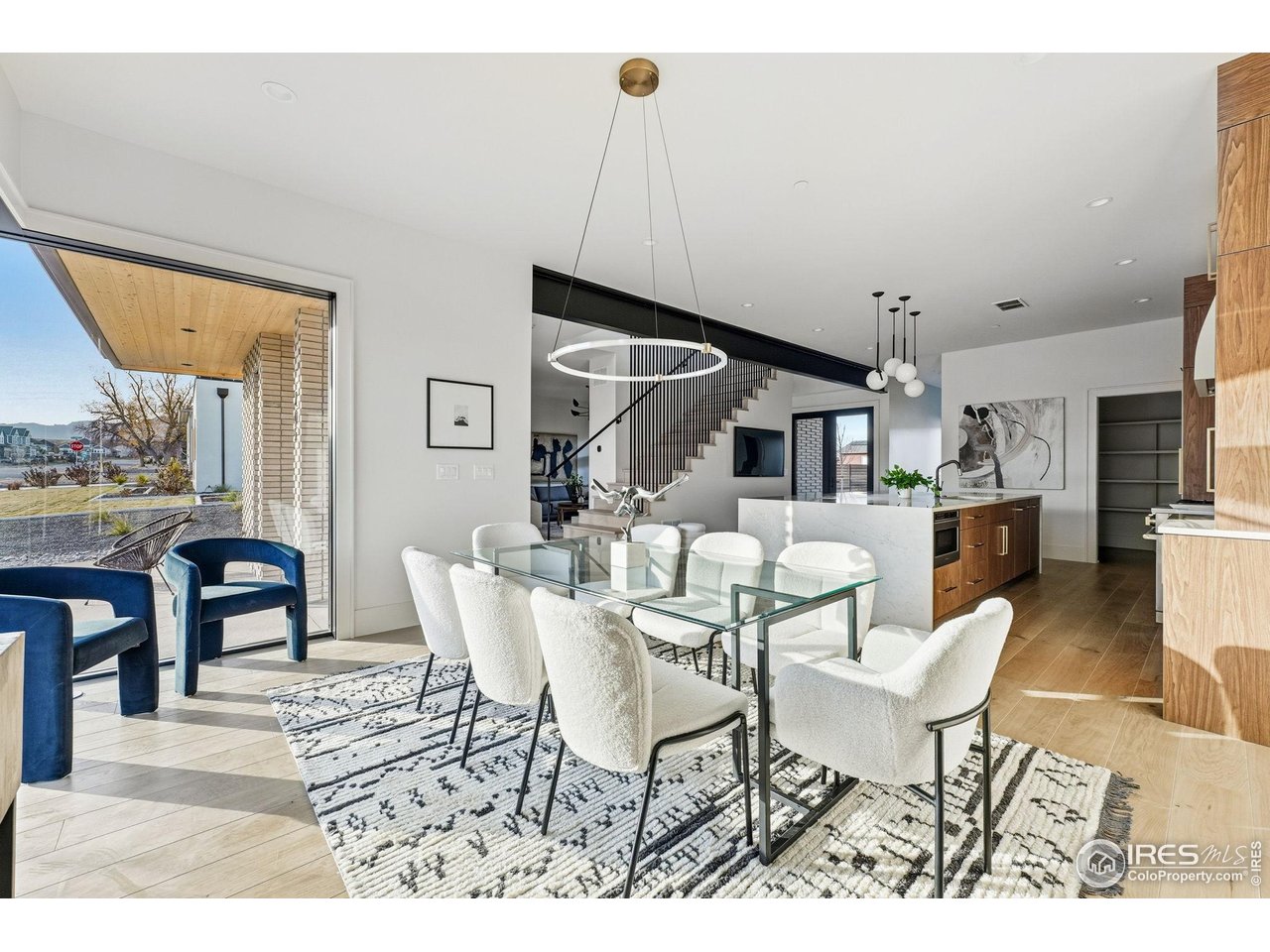 205 W William St