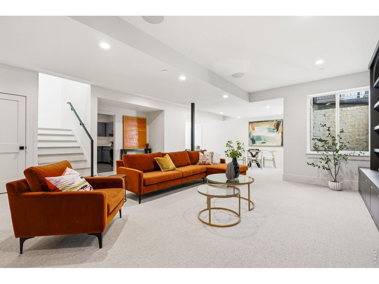 110 W William St