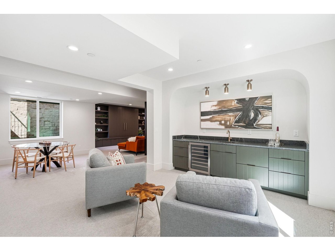 110 W William St