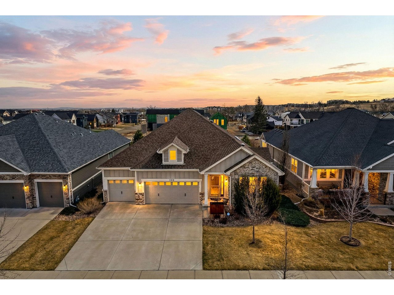 208 6th Ave