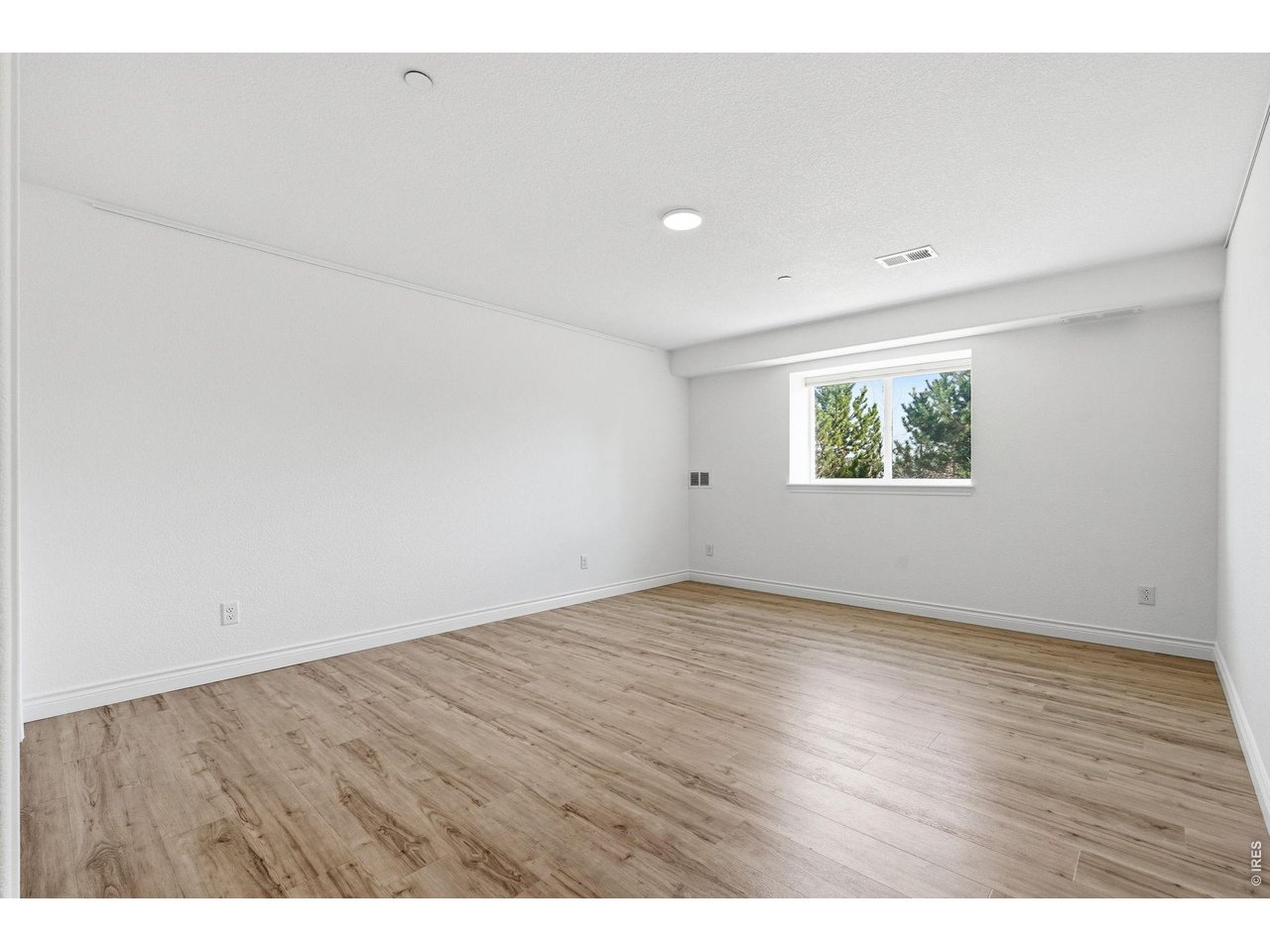 208 6th Ave